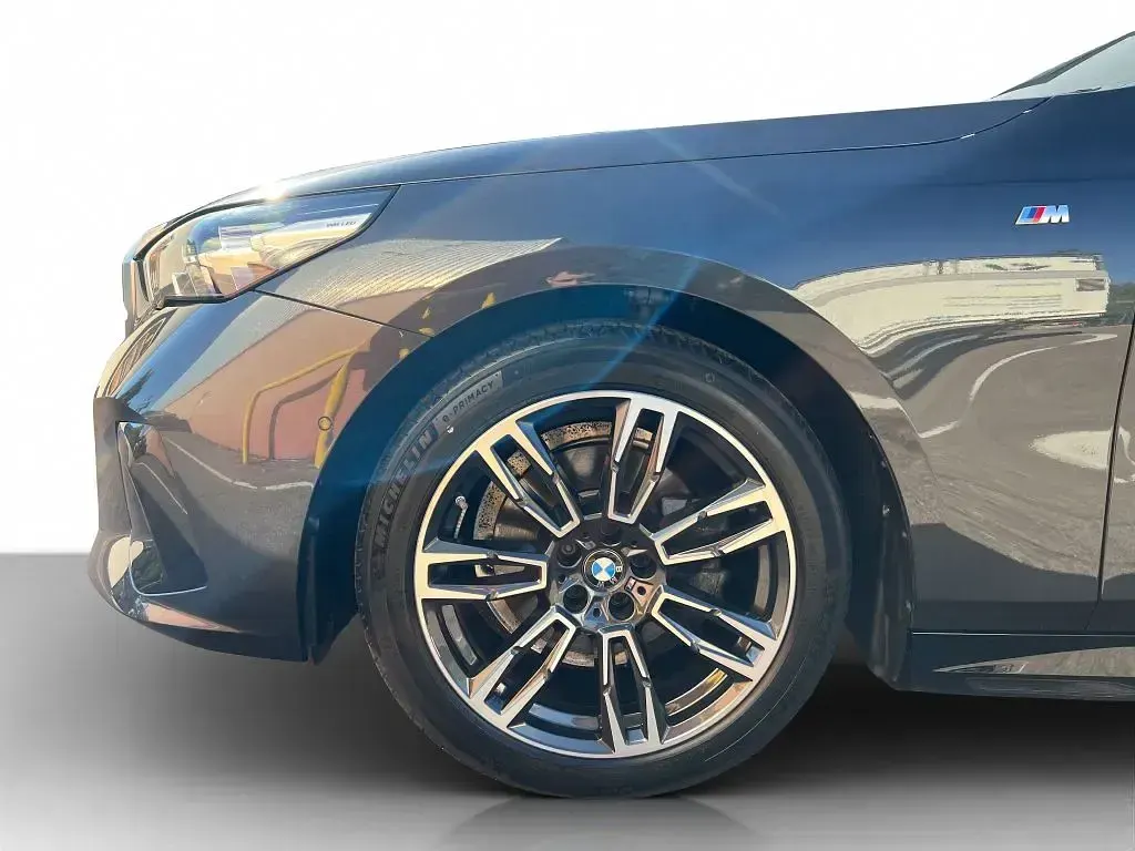 Gebraucht BMW 520 M Sport 197 PS (144 kW) 2024 Grau Limousine