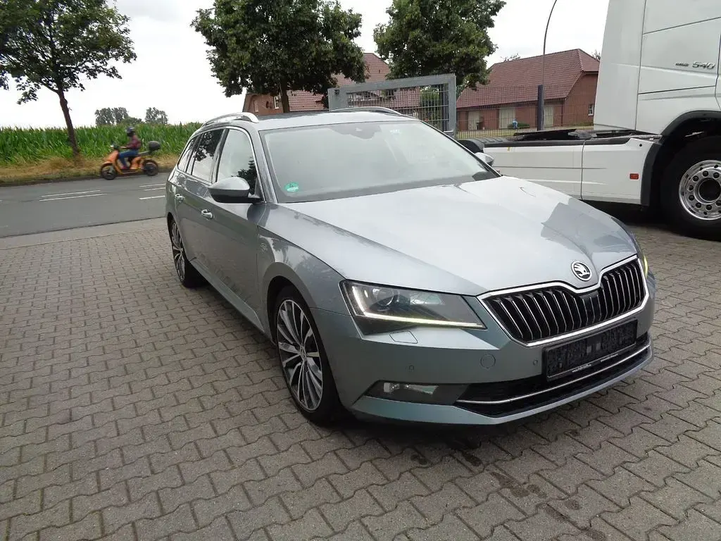 Gebraucht Skoda Superb LAURIN & KLEMENT 190 PS (139 kW) 2017 Grau Kombi