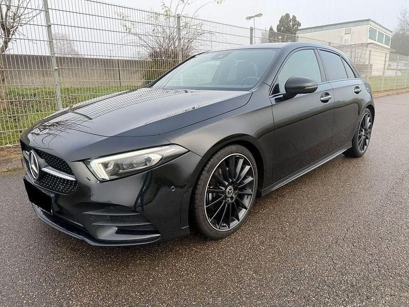 Schwarz Gebraucht 2022 Mercedes A200 AMG line Limousine | 23.999 € (Guter Preis) - Bild 1/4