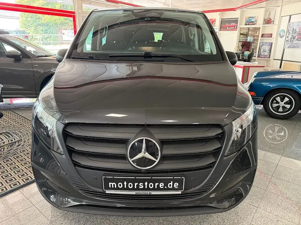Gebraucht Mercedes Vito 163 PS (119 kW) 2025 Schwarz Van