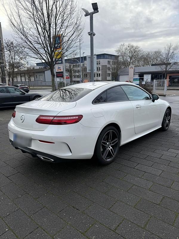 Gebraucht Mercedes E400 340 PS (250 kW) 2019 Weiß Coupé