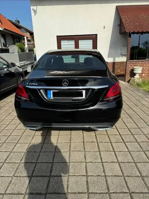 Gebraucht Mercedes C220 Avantgarde 194 PS (142 kW) 2019 Schwarz Limousine