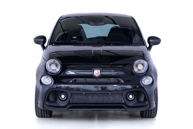 Gebraucht Abarth 695 179 PS (131 kW) 2024 Schwarz Kleinwagen