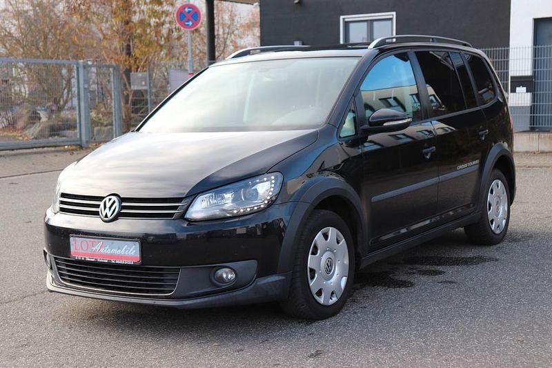 Schwarz Gebraucht 2011 VW Touran Cross Van / Kleinbus | 9.490 € (Fairer Preis) - Bild 1/4