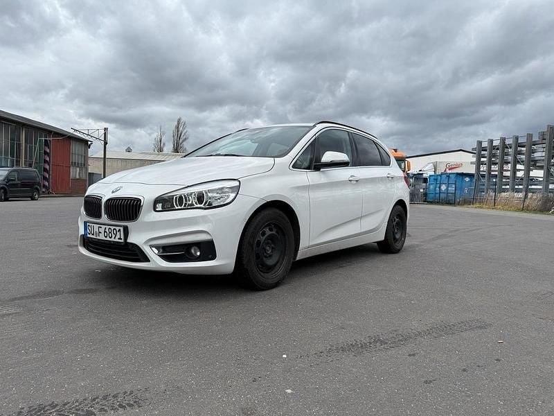Gebraucht BMW 218 Active Tourer Luxury Line 150 PS (110 kW) 2015 Weiß Van / Kleinbus