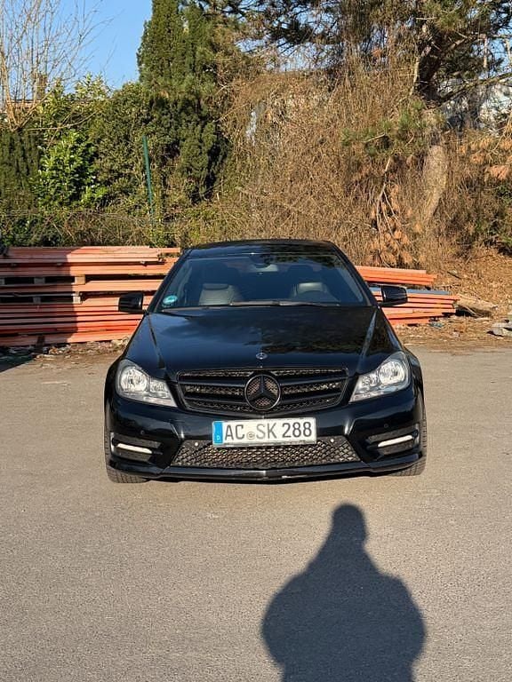 Gebraucht Mercedes C180 156 PS (114 kW) 2012 Schwarz Coupé