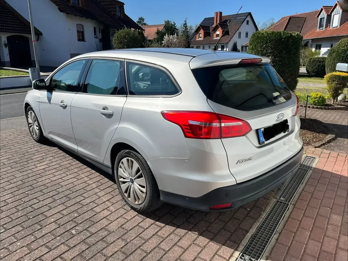 Gebraucht Ford Focus Trend 120 PS (88 kW) 2015 Silber Limousine
