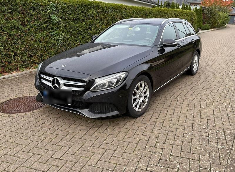 Schwarz Gebraucht 2018 Mercedes C220 Kombi | 16.900 € (Guter Preis) - Bild 1/4