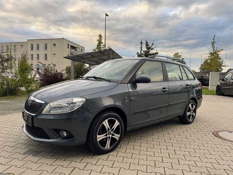 Grau Gebraucht 2014 Skoda Fabia Active Kombi | 6.990 € (Fairer Preis) - Bild 1/4