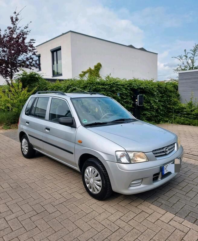Silber Gebraucht 2001 Mazda Demio Comfort Van / Kleinbus | 2.900 € - Bild 1/4