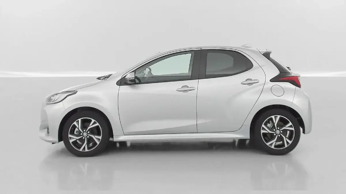 Neu Toyota Yaris Design 92 PS (67 kW) 2025 Gris mineral Kleinwagen
