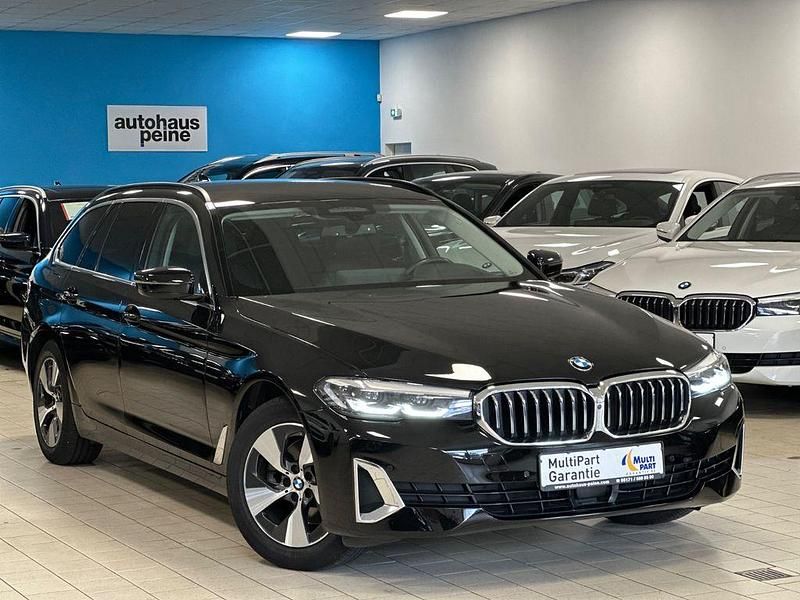 Schwarz Gebraucht 2021 BMW 520 Sport Line Limousine | 28.497 € (Fairer Preis) - Bild 1/4