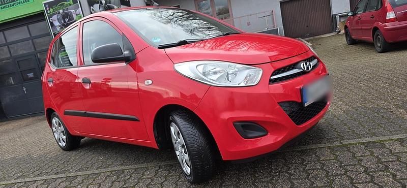 Gebraucht Hyundai i10 79 PS (58 kW) 2012 Rot Kleinwagen