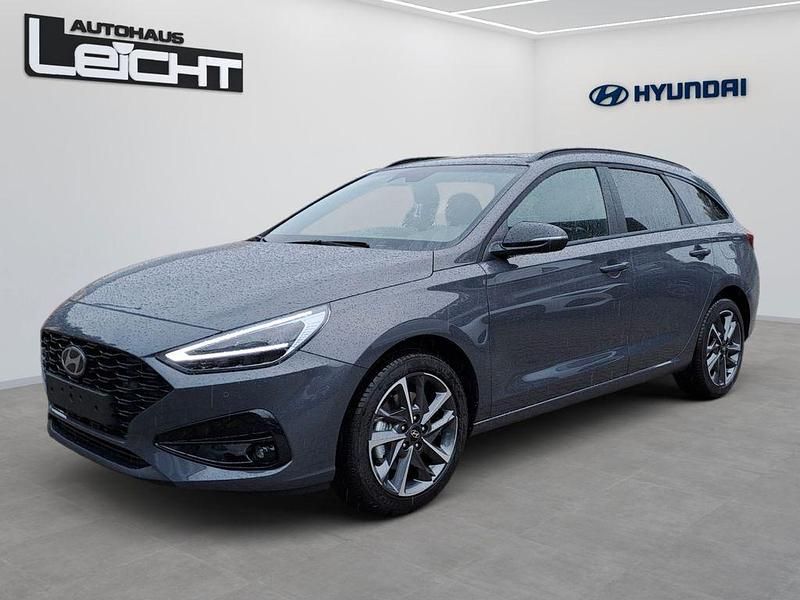 Grau Neu 2025 Hyundai i30 Advantage Limousine | 31.490 € (Teuer) - Bild 1/4
