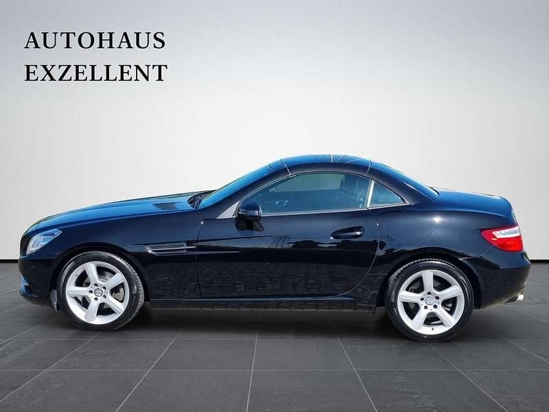Second-hand Mercedes SLK200 184 CP (135 kW) 2012 Negru Cabrio