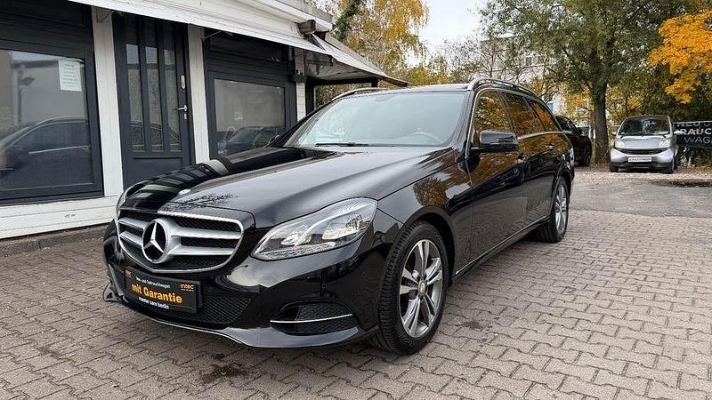 Schwarz Gebraucht 2014 Mercedes E200 Kombi | 17.999 € (Etwas zu teuer) - Bild 1/4