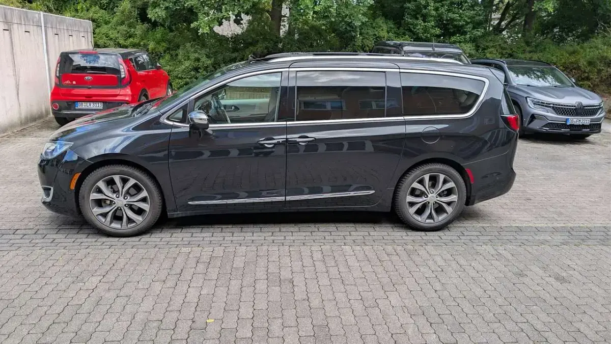 Gebraucht Chrysler Pacifica Limited 291 PS (214 kW) 2018 Schwarz Van / Kleinbus