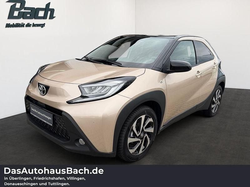 Beige Neu 2024 Toyota Aygo Comfort Kleinwagen | 17.990 € - Bild 1/4