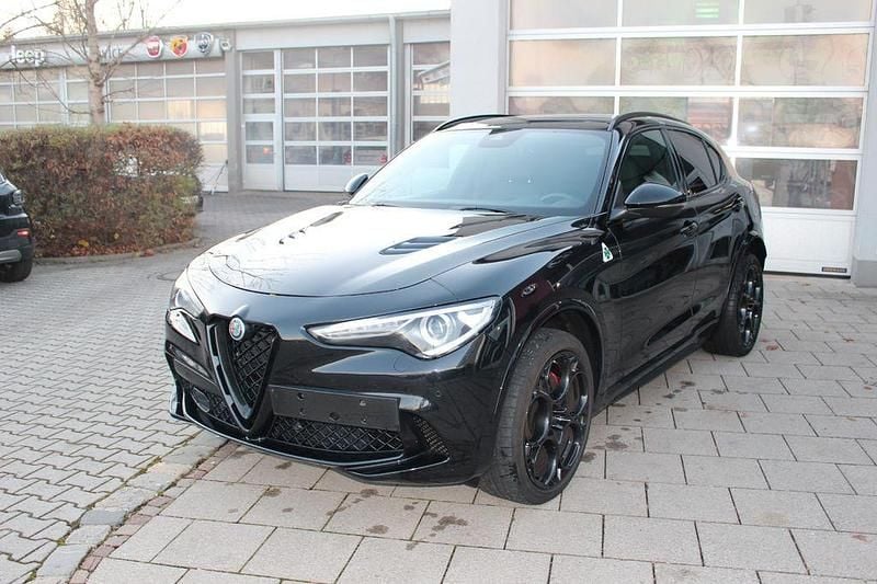 Schwarz Gebraucht 2022 Alfa Romeo Stelvio Quadrifoglio SUV | 50.900 € (Superpreis) - Bild 1/4