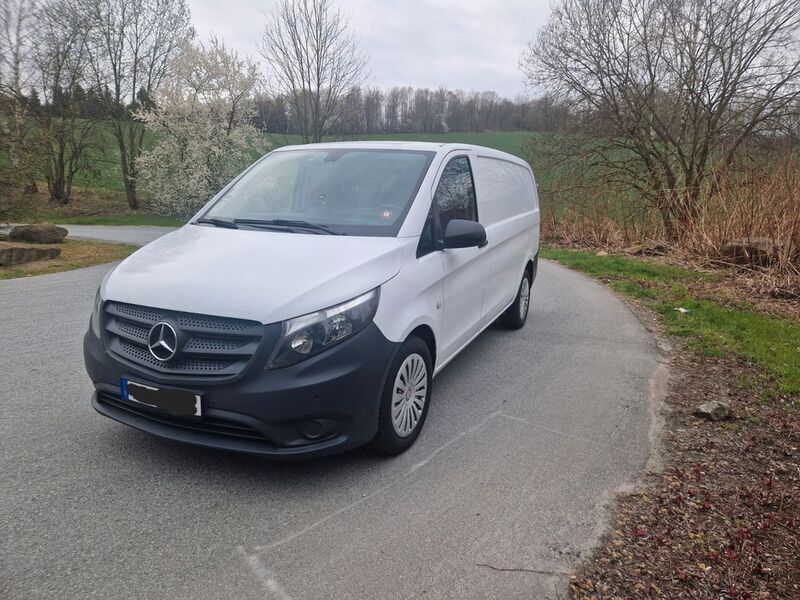 Weiß Gebraucht 2017 Mercedes Vito Van / Kleinbus | 22.800 € (Fairer Preis) - Bild 1/4