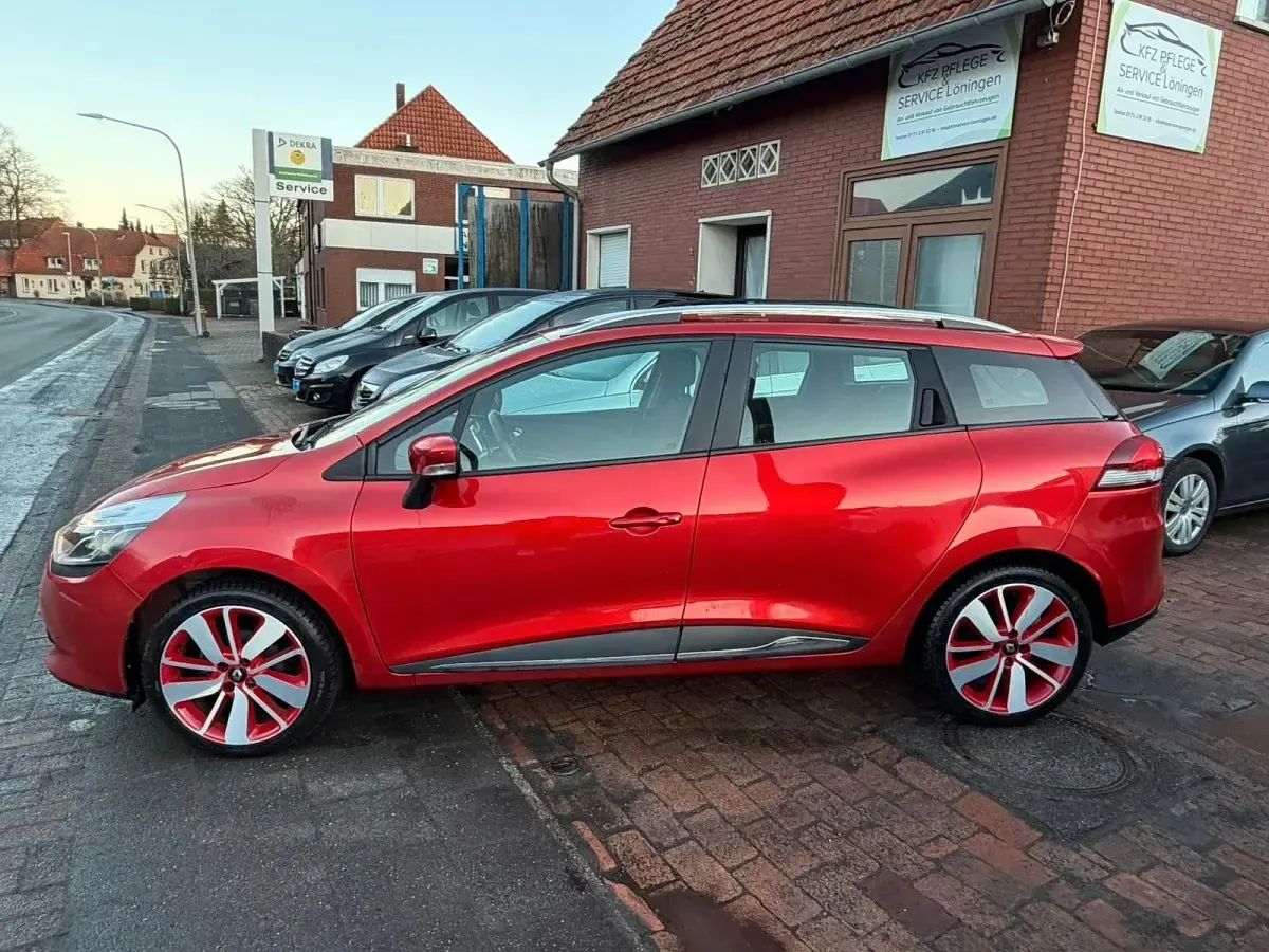 Gebraucht Renault Clio GrandTour Dynamique 90 PS (66 kW) 2015 Rot Kombi