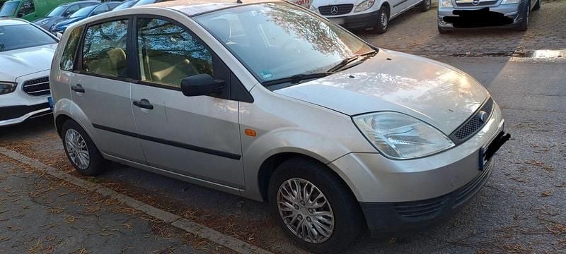 Gebraucht Ford Fiesta 60 PS (44 kW) 2002 Silber Kleinwagen