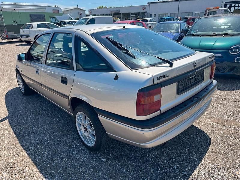 Gebraucht Opel Vectra 75 PS (55 kW) 1993 Gold Limousine