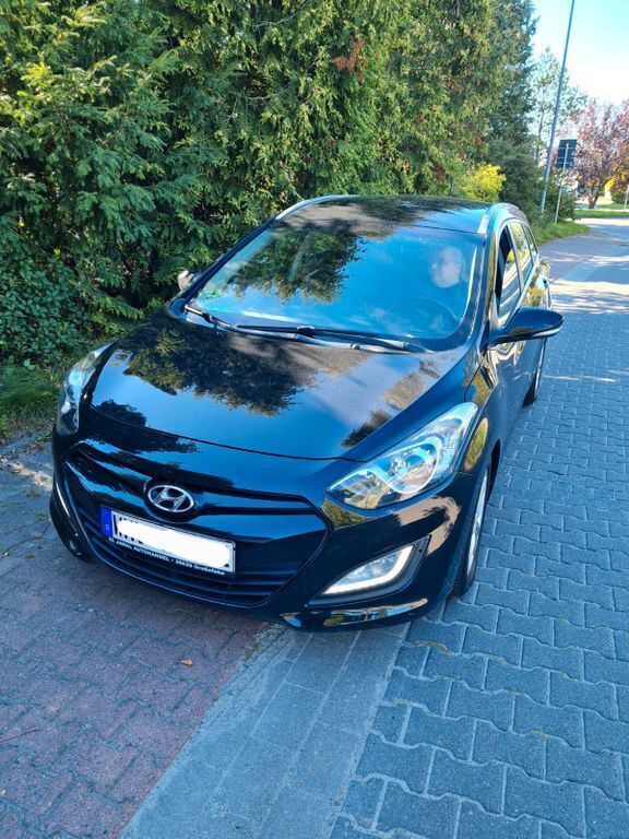 Schwarz Gebraucht 2012 Hyundai i30 Trend Kombi | 7.100 € (Etwas zu teuer) - Bild 1/4