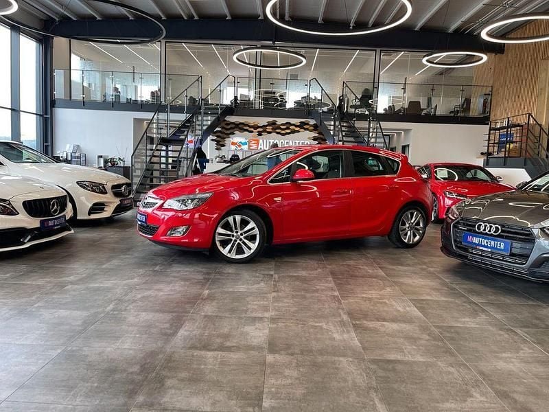 Rot Gebraucht 2010 Opel Astra Cosmo Limousine | 4.990 € (Etwas zu teuer) - Bild 1/4