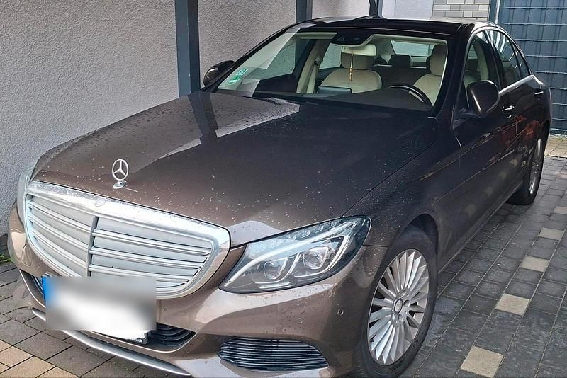 Braun Gebraucht 2014 Mercedes C200 Limousine | 15.000 € - Bild 1/4