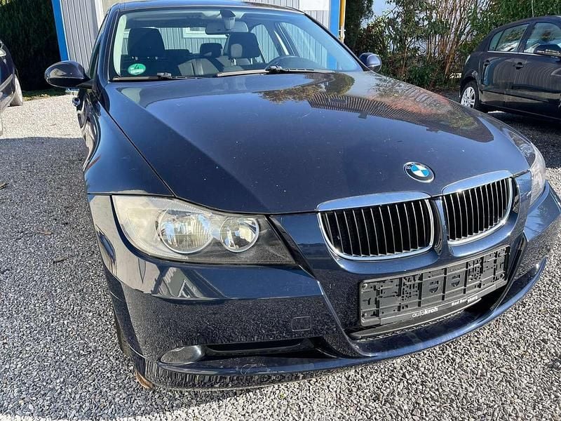Gebraucht BMW 318 129 PS (94 kW) 2007 Blau Limousine