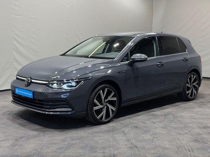 Gebraucht VW Golf VIII Style 150 PS (110 kW) 2023 Grau Limousine
