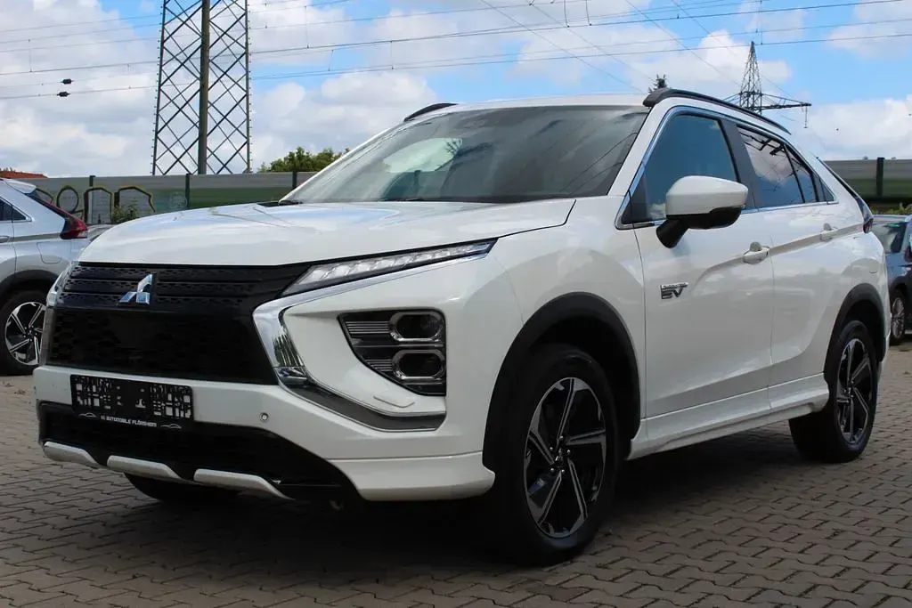 Gebraucht Mitsubishi Eclipse Cross Plus 188 PS (138 kW) 2022 Weiß SUV