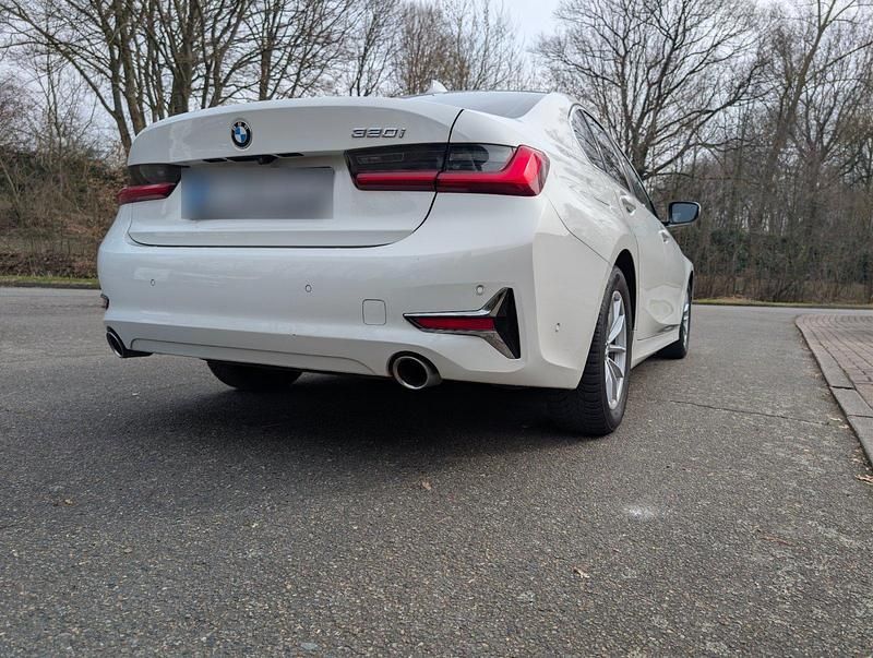 Gebraucht BMW 320 184 PS (135 kW) 2020 Weiß Limousine
