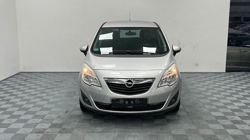Gebraucht Opel Meriva Design Edition 120 PS (88 kW) 2011 Silber Van / Kleinbus