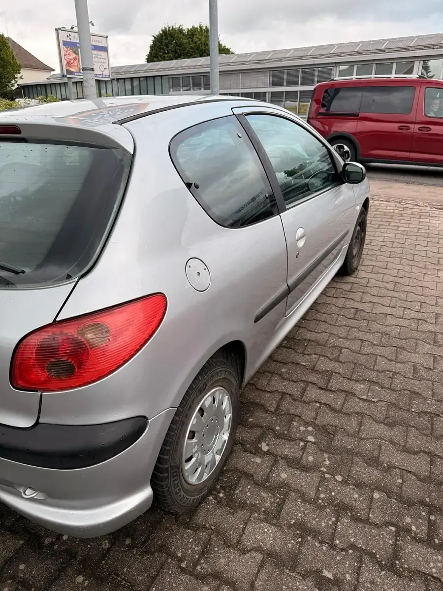 Gebraucht Peugeot 206 75 PS (55 kW) 2004 Grau Kleinwagen