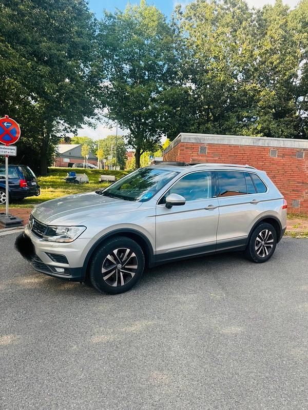 Grau Gebraucht 2020 VW Tiguan SUV | 24.000 € (Guter Preis) - Bild 1/4