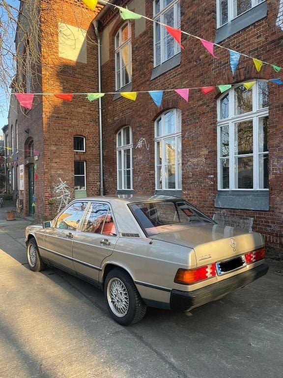 Grau Gebraucht 1988 Mercedes 190 Limousine | 12.000 € - Bild 1/1