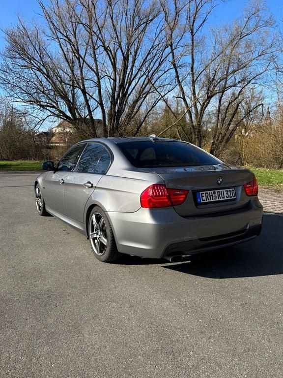 Gebraucht BMW 320 Shadowline 177 PS (130 kW) 2009 Silber Limousine