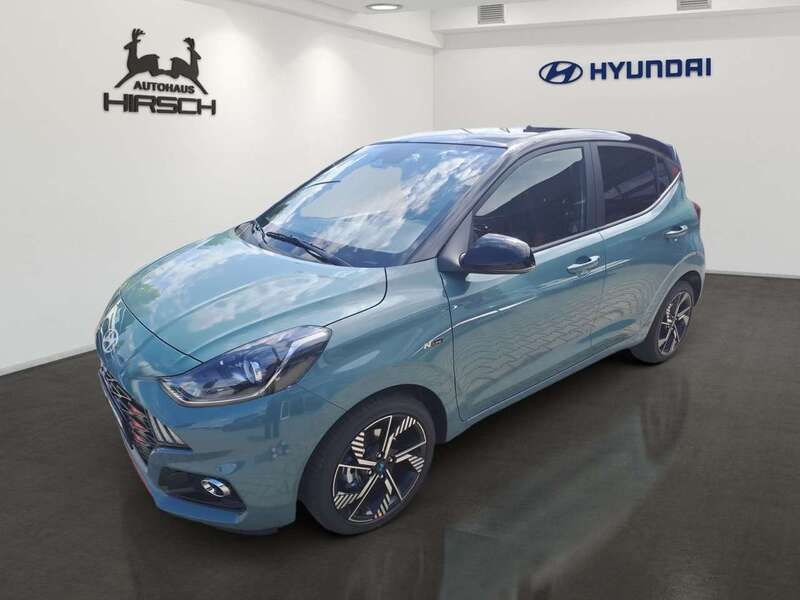 Mangrove green/ phantom black / Neu 2025 Hyundai i10 N Line Kleinwagen | 20.990 € (Fairer Preis) - Bild 1/4