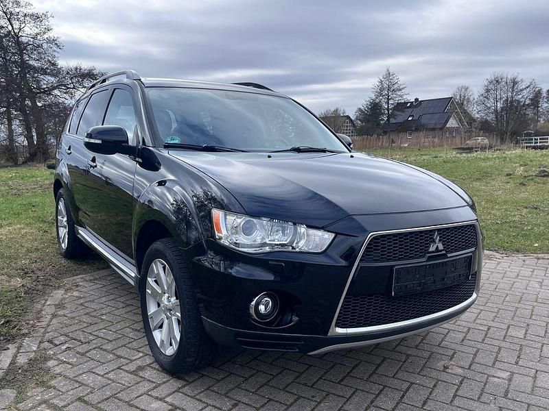 Gebraucht Mitsubishi Outlander Edition 147 PS (108 kW) 2011 Schwarz SUV
