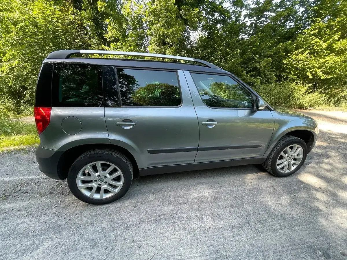 Gebraucht Skoda Yeti 105 PS (77 kW) 2012 Grau SUV