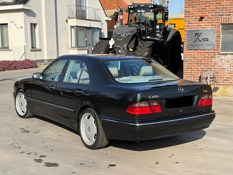 Gebraucht Mercedes E320 Avantgarde 197 PS (144 kW) 2000 Grün Limousine
