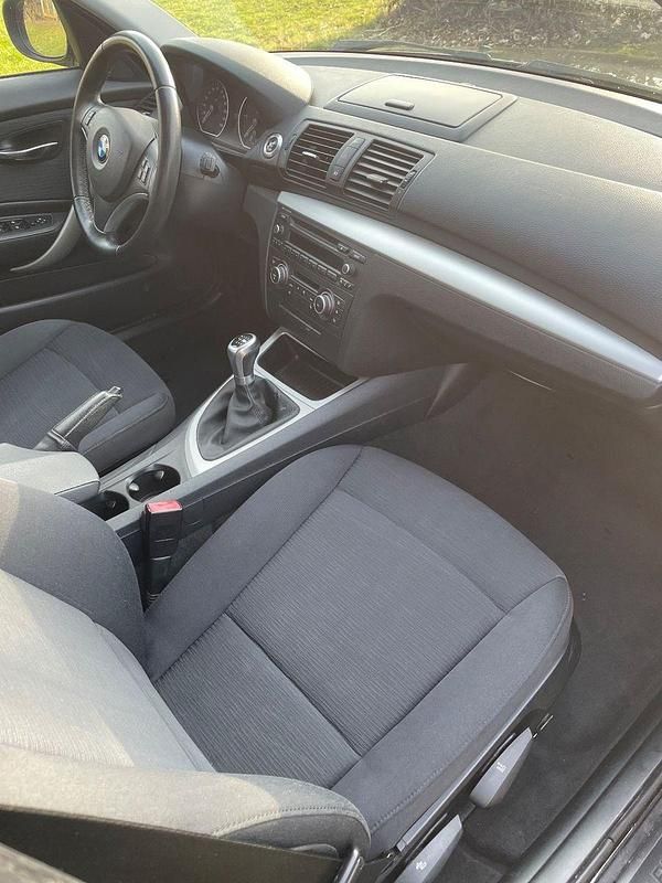 Gebraucht BMW 116 116 PS (85 kW) 2011 Schwarz Kleinwagen