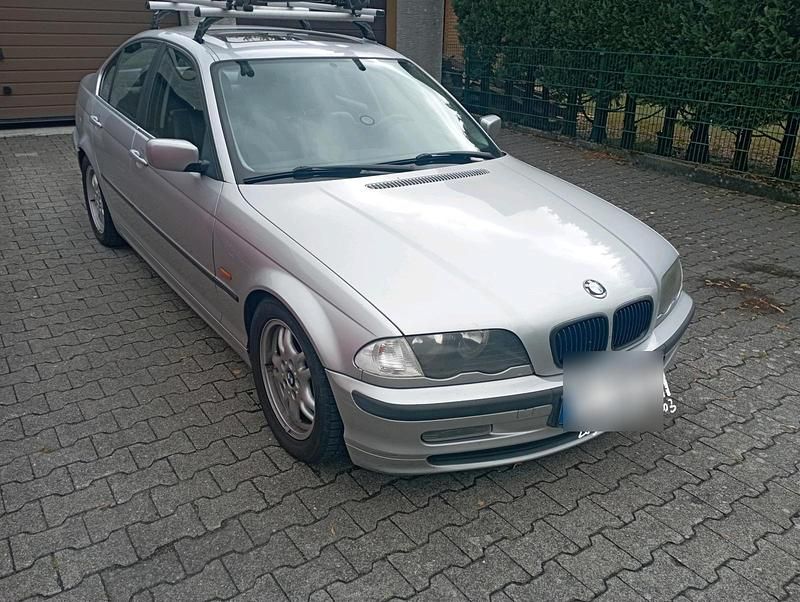 Silber Gebraucht 1999 BMW 323 Limousine | 1.750 € (Superpreis) - Bild 1/4