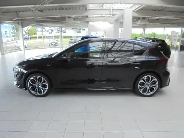 Gebraucht Ford Focus ST-Line X 155 PS (114 kW) 2023 Obsidianschwarz metallic Limousine