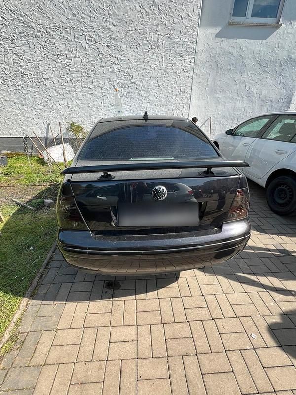 Second-hand VW Bora 101 CP (74 kW) 2003 Negru Berlinǎ