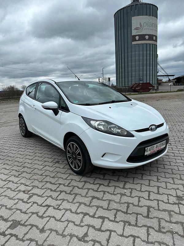 Gebraucht Ford Fiesta 82 PS (60 kW) 2009 Weiß Kleinwagen