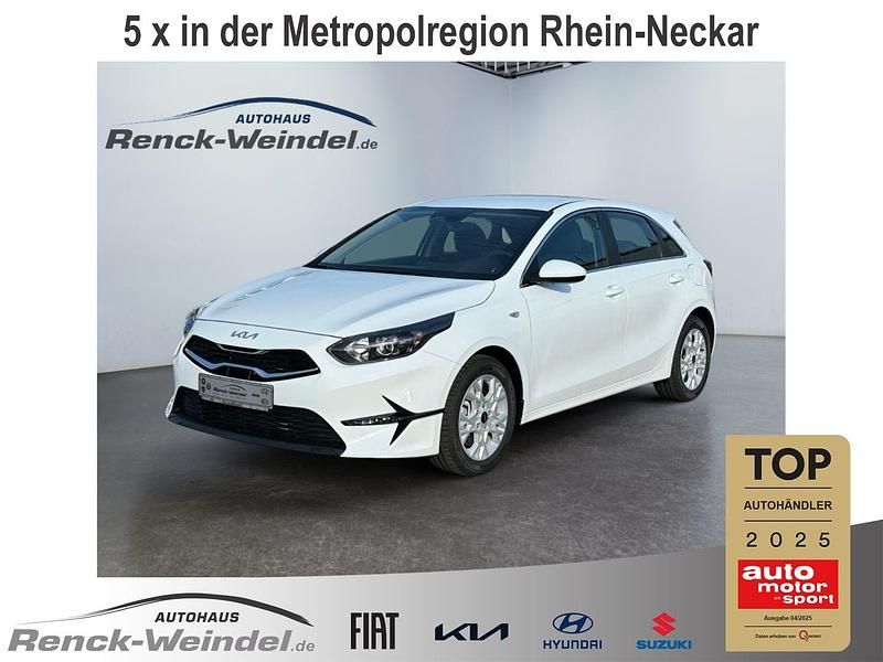 Weiß Gebraucht 2024 Kia Ceed Vision Kleinwagen | 21.289 € (Etwas zu teuer) - Bild 1/4