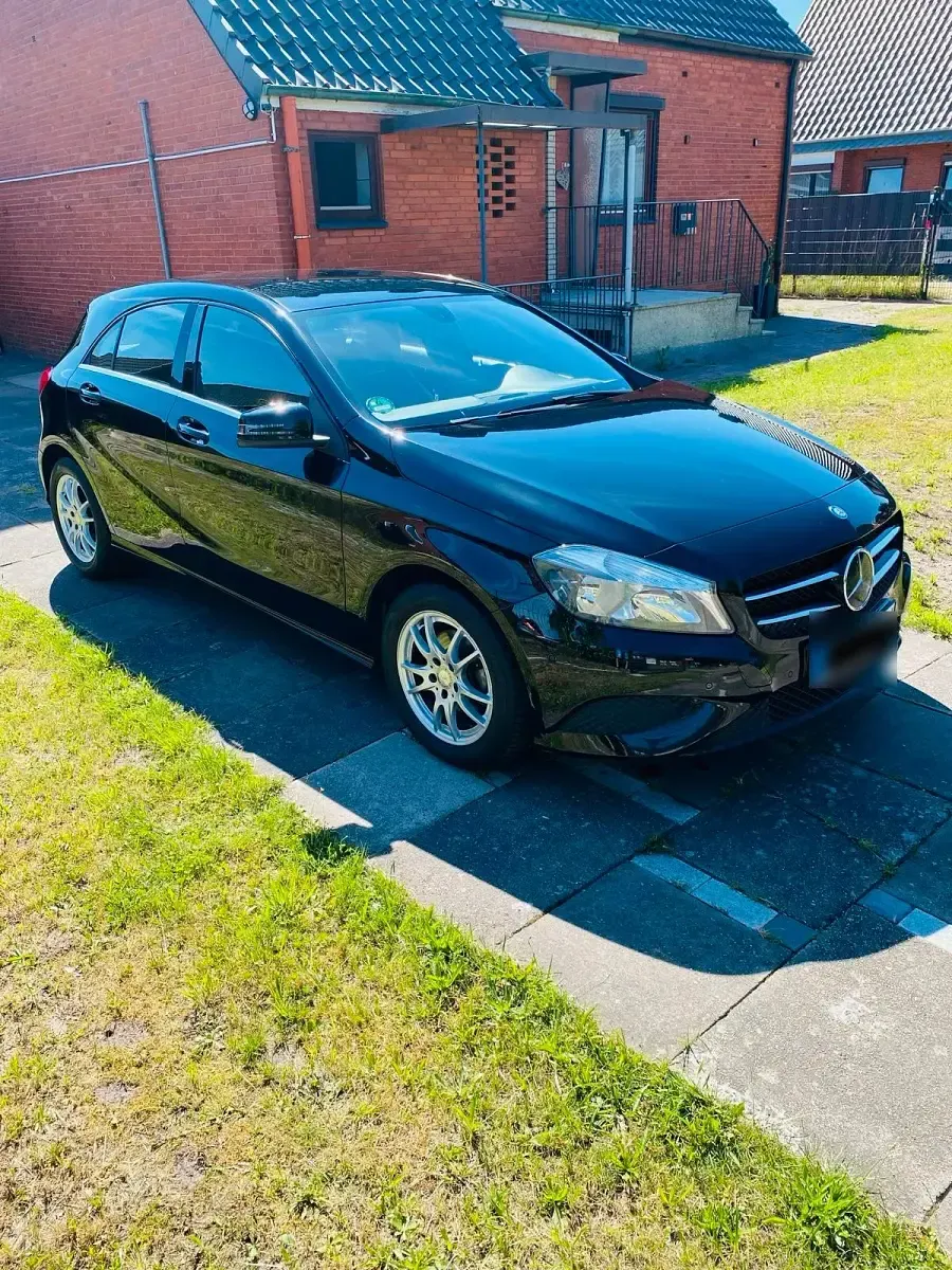 Gebraucht Mercedes A160 90 PS (66 kW) 2014 Schwarz Kleinwagen